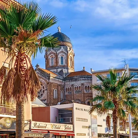 Charming T2 100 Meters From The Apartment